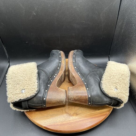 UGG Women’s Size 7 Lynnea Leather Ankle Boot Studded Wood Heels Roll Down 3207 - Picture 7 of 9